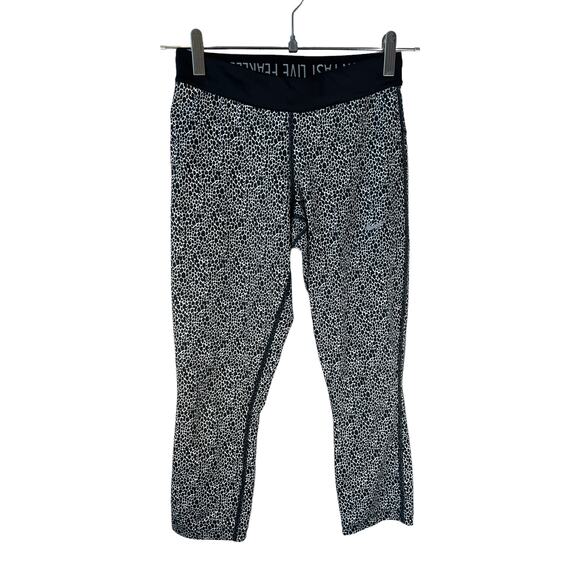 NIKE Dri Fit Women's Printed Cropped Legging Animal Print Size XS Gym Activewear - Picture 1 of 12